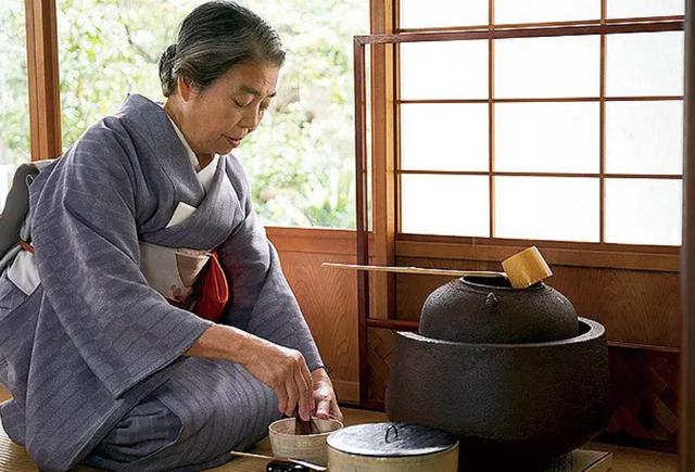 《日日是好日》：日本姑娘修行25年，终于明白什么是“茶道”