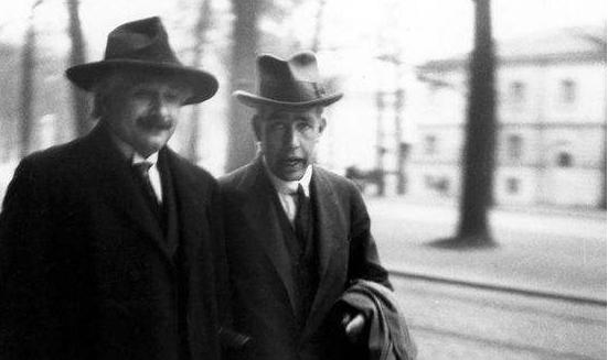 数学与物理天才之争，爱因斯坦与希尔伯特的广义相对论竞赛