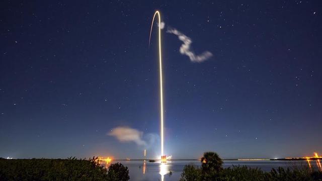 SpaceX的星际链路卫星严重污染夜空，对天文学产生巨大的影响