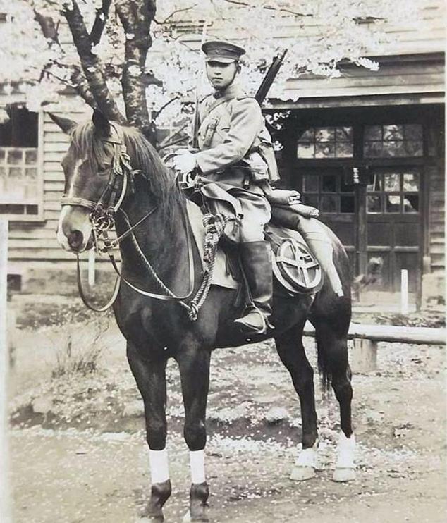 死得最憋屈的日本将军是谁？一个小兵用长矛从肛门将他戳死