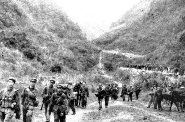 对越反击战，解放军唯一牺牲的步兵团长，身中数枪阵亡在小河边