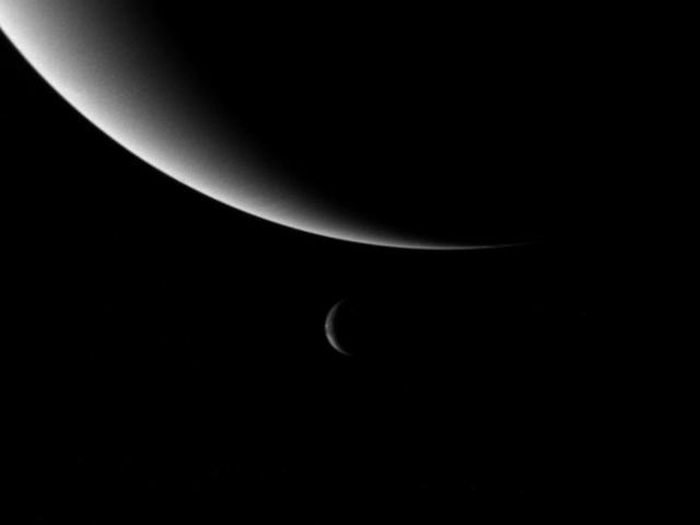 海王星这两颗卫星的运行轨道太奇特！天文学家表示前所未见