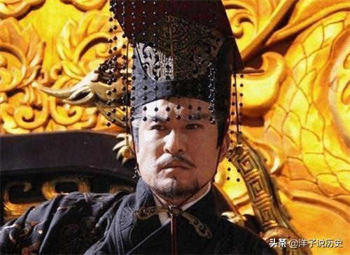 本是秦朝武将，熬死秦始皇、刘邦、汉文帝、汉景帝，成功登基称帝