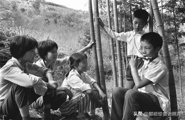 这从黑白到彩色的25张老照片，记录了中国高考的这40年