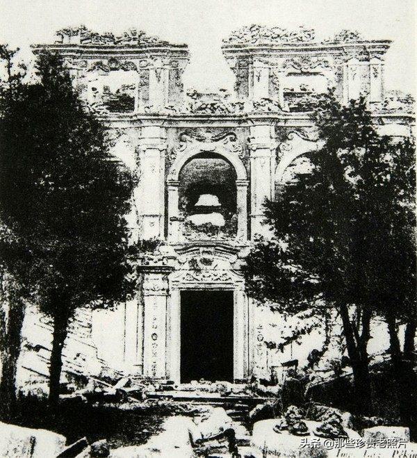 1870年圆明园未被完全摧毁前的黑白老照片，看完令人气愤