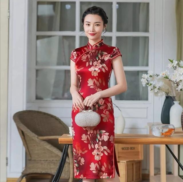 复古潮流红真丝旗袍，惊艳世界的礼服！