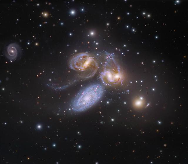 每秒570公里，20个银河系的质量，这种新型星系有多特别？