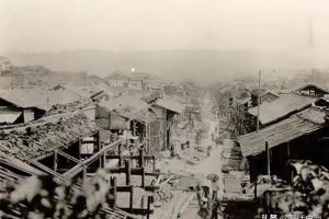 历史老照片：外国人拍摄的民国时期四川旧影，石灰岩峭壁很壮观