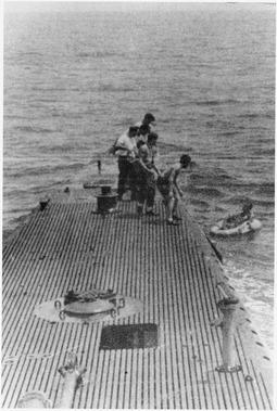 美国前总统老布什：二战驾驶鱼雷轰炸机被日军击落