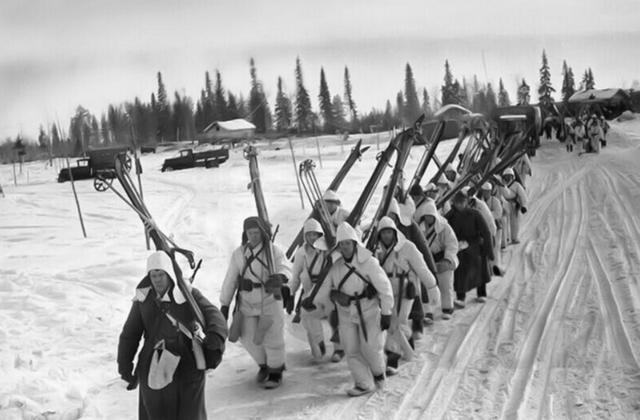 德军在莫斯科被冻成冰雕，为什么希特勒却还让德军原地坚守？