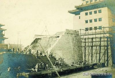 1915年北京正阳门大改造的老照片，原来一百多年前的北京就堵