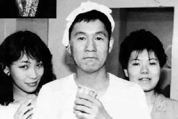 骂宫崎骏，醉酒飙车，打记者，他是全日本最“野”的导演