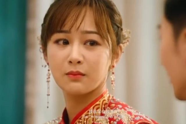 有种“东方美”叫杨紫穿中式婚服，镜头拉近，才知她的脸有多精致