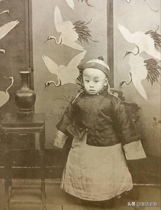 历史老照片：清末皇室的老照片，溥仪小时候很可爱