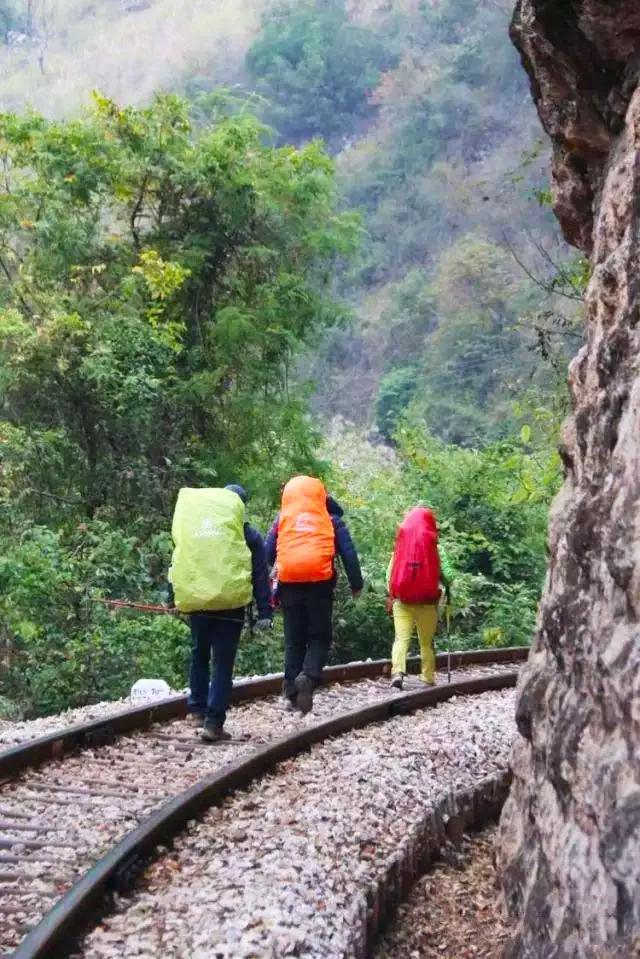 闻所未闻！云南有个特奇怪的古村，全是黄泥巴房，布局堪比四合院