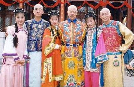 清朝妃嫔为何要穿走不稳的“花盆底”？不单为美观，更方便了皇帝