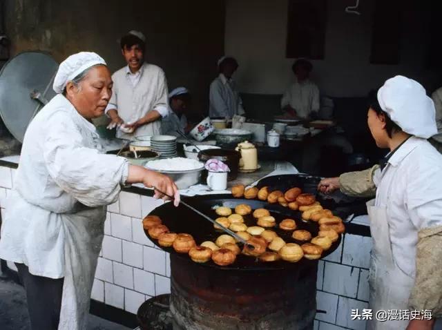 历史老照片：八十年代的上海弄堂，老城区的生活记忆