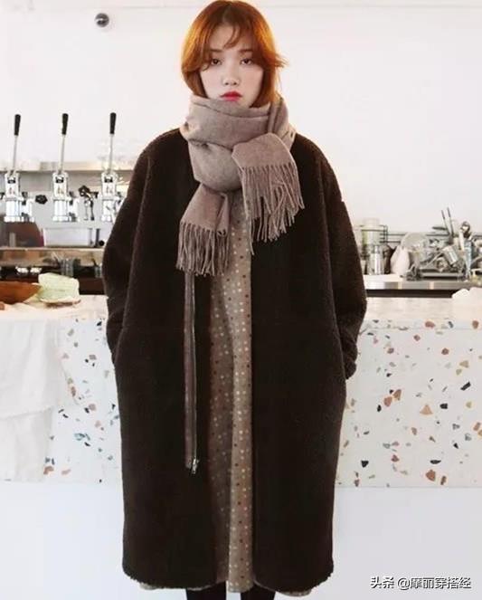 今冬最受欢迎的时尚单品，百搭围巾给你舒适和温暖