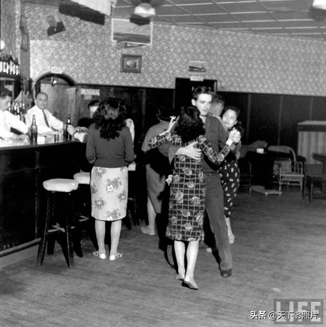 1949年的上海酒吧老照片 开放的洋人和美女们