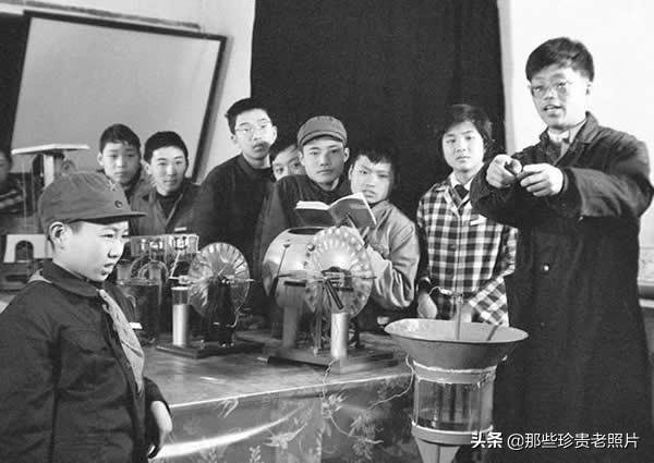 这从黑白到彩色的25张老照片，记录了中国高考的这40年