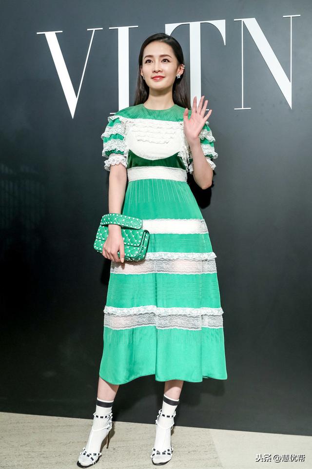 李沁“洛丽塔小绿裙”，蕾丝柳钉齐上阵，像一位梦幻的洛丽塔公主