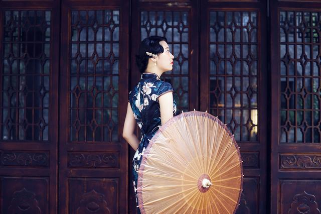 旗袍之美：民国女子开创优雅与简约的服饰潮流
