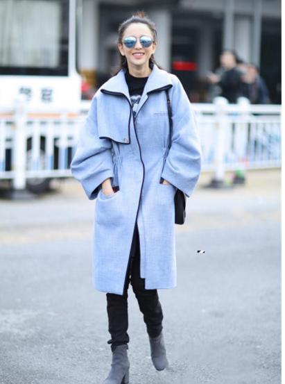 今年冬天，雾霾蓝大衣必不可少，快来看看有哪些时尚穿搭吧