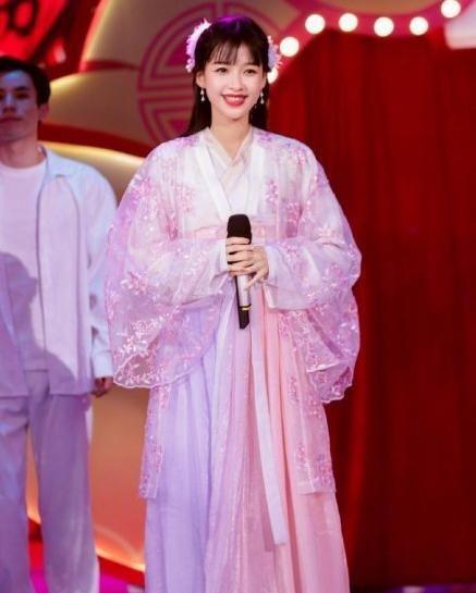 90后低调女明星孙怡：身高170cm，腿长120cm！可盐可甜的腿精无疑