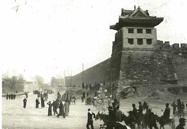 老北京记忆的痛楚，那是无辜老城墙