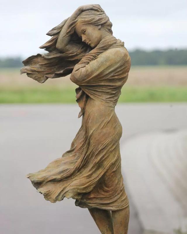 央美才女的人体雕塑，精致与性感并存，美到观者惊叹