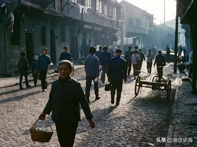 历史老照片：八十年代的上海弄堂，老城区的生活记忆