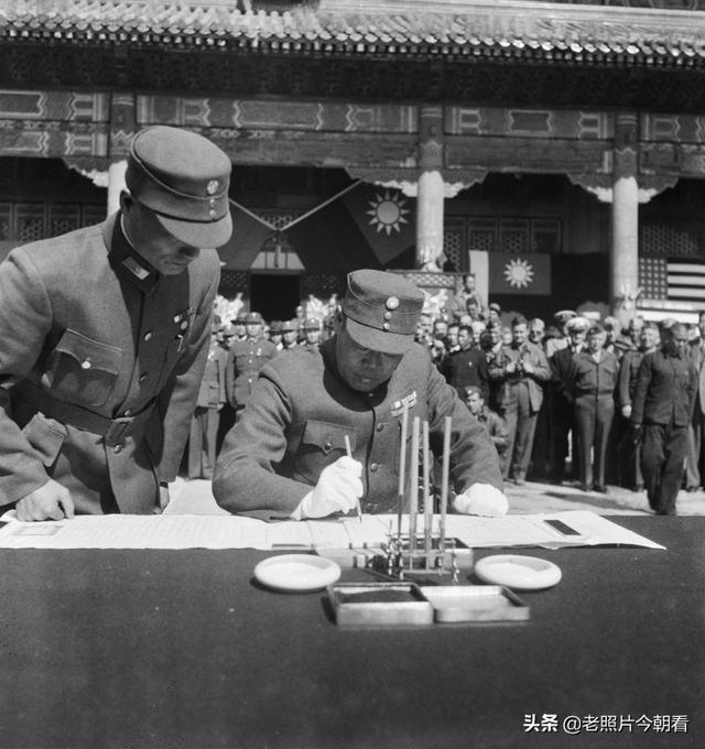 1945年，北平，侵华日军在故宫太和殿受降全过程，霸气的国军将领