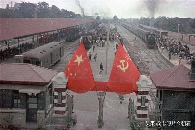 苏联拍摄的1949年的新中国，当故宫的城墙还没有被拆