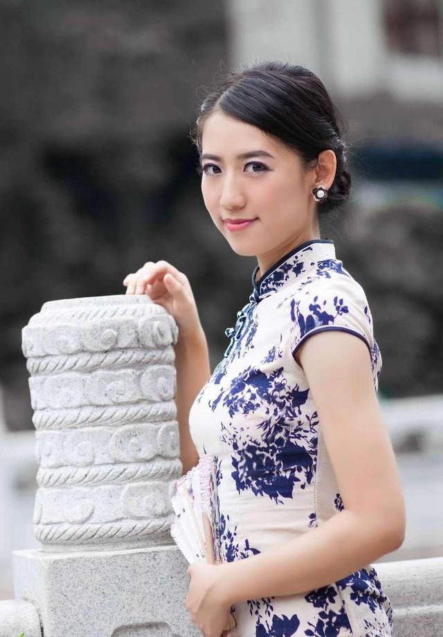 中 国，旗 袍