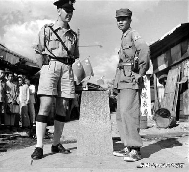 解放初期，我解放军在香港深圳界碑处与英国人相遇，气势不输