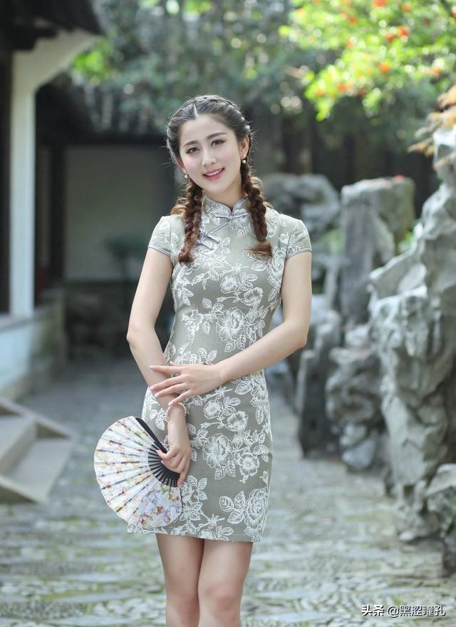 重拾中国传统之美 春季这样穿搭旗袍很硬核 打扮很美很温馨