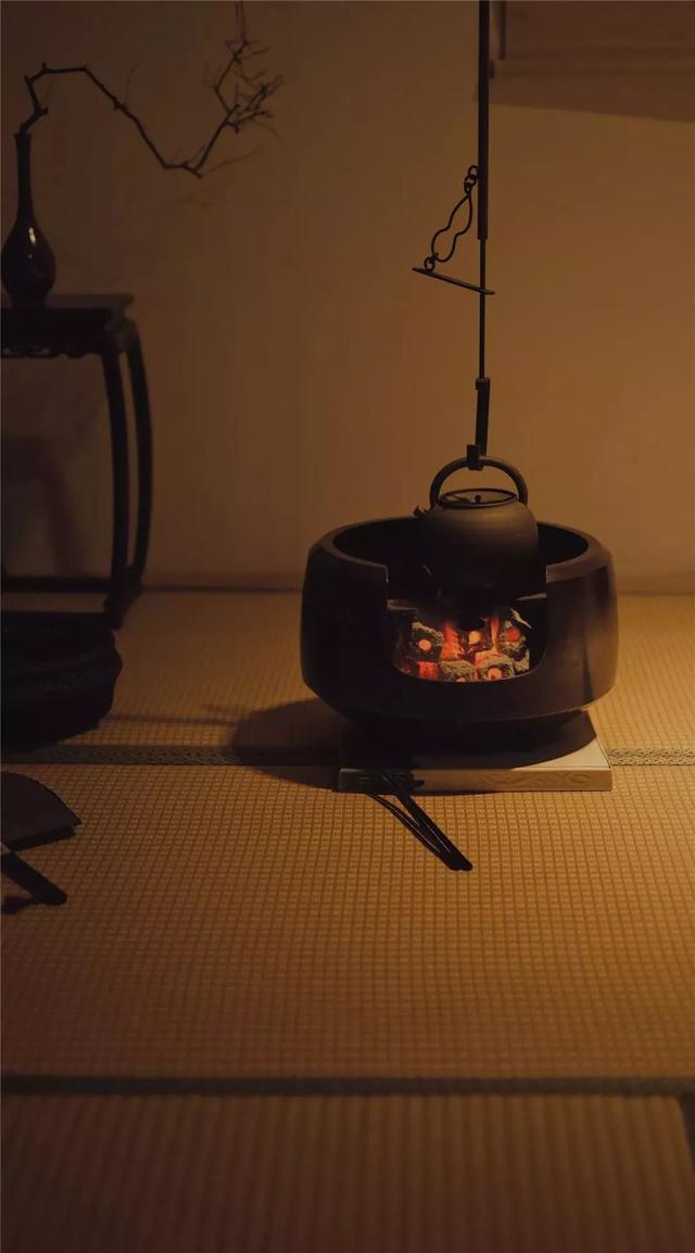 围炉煮茶闻暖香，且喜人间好时节