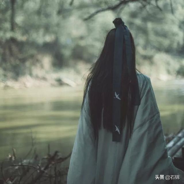 五首悔恨诗词：人生恰如东逝水，没有重来的机会