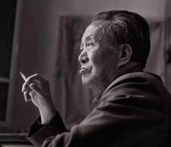 现代诗歌已经有了100年的历史，你心中的十大诗人是哪些？