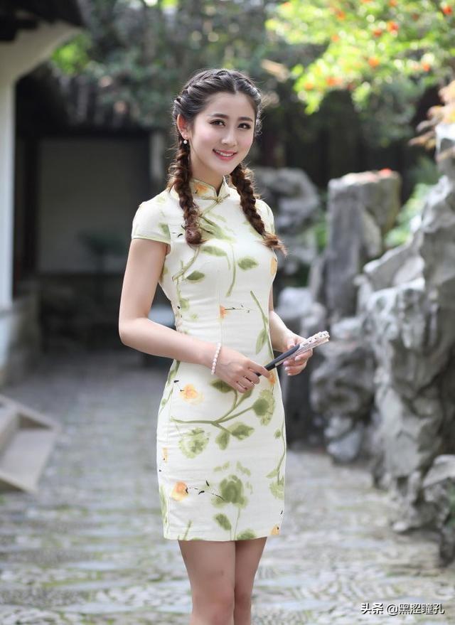 重拾中国传统之美 春季这样穿搭旗袍很硬核 打扮很美很温馨