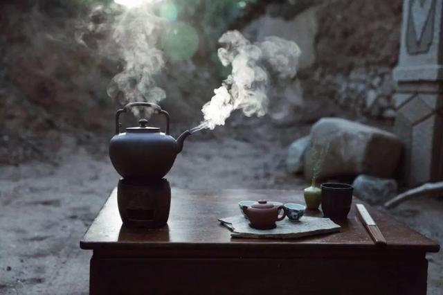 围炉煮茶闻暖香，且喜人间好时节