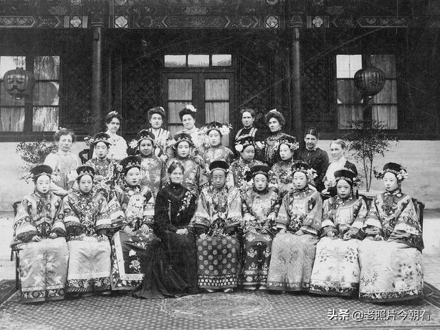 末代皇帝溥仪的外文老师的私人相册，看看20年代紫禁城的生活