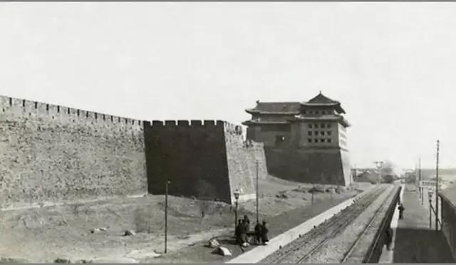 是谁主张拆了北京古城墙
