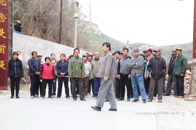 《二月泉》| 题不达意的拙劣主旋律模仿