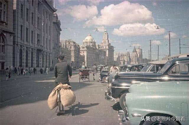 苏联拍摄的1949年的新中国，当故宫的城墙还没有被拆
