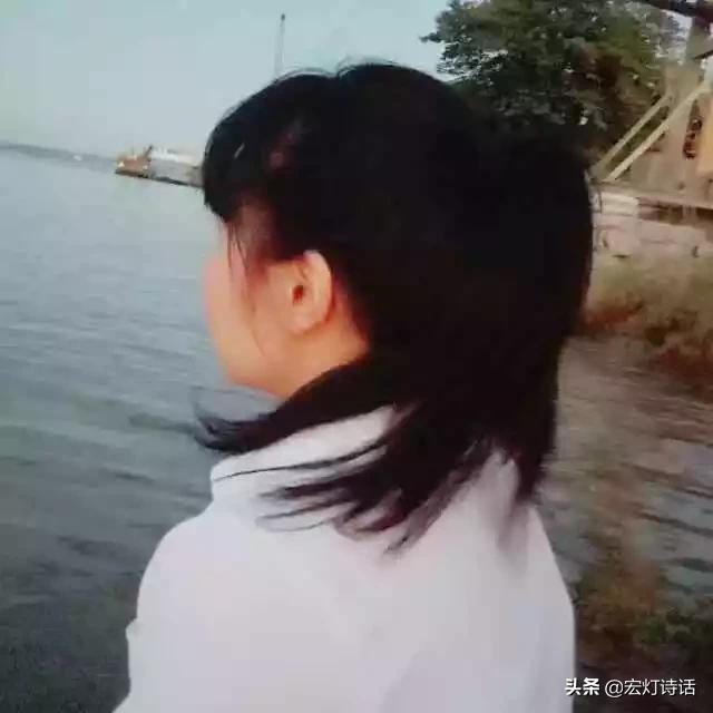 诗歌 | 湖北女诗人莲叶，在菩萨的隔壁 我去牵她的手