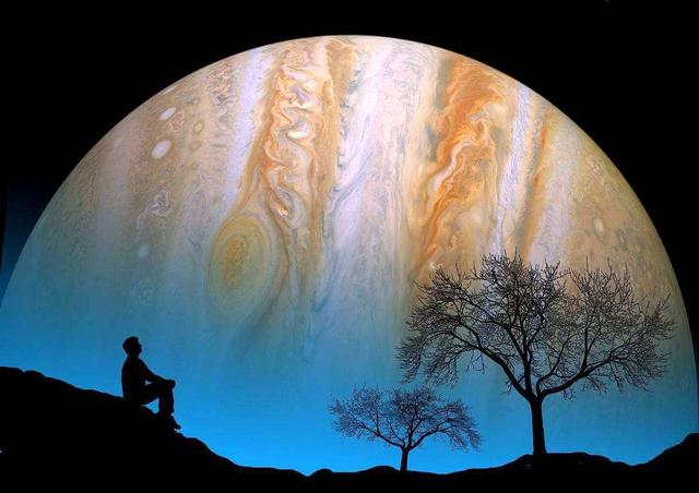 突然将地球放置到木卫一位置，看着木星升起，没接触过的巨物恐惧