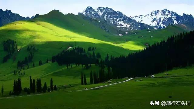 新疆那拉提草原，如梦幻般的仙境，终日行走在日出日落的永恒之间