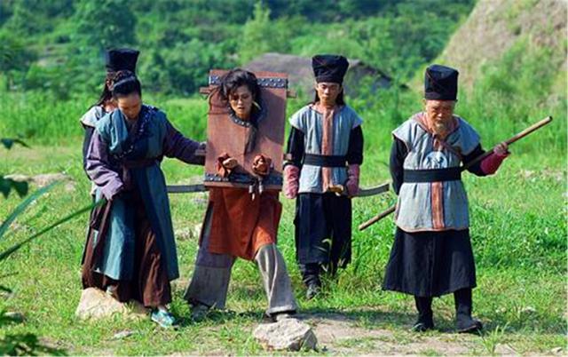 古代流放女囚犯，来回上千里路途艰辛，为何衙役们却抢着去做