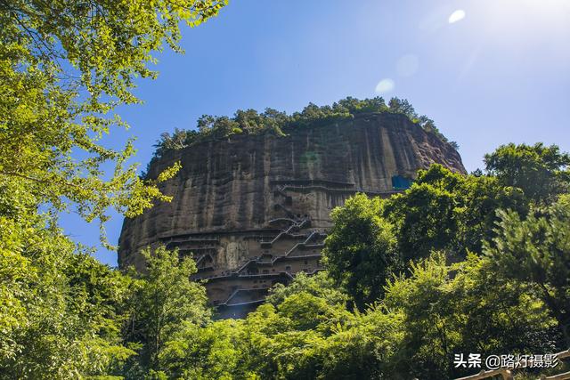 悬崖上的奇迹！麦积山石窟，佛像1600年保存完好，为何没眼睛？